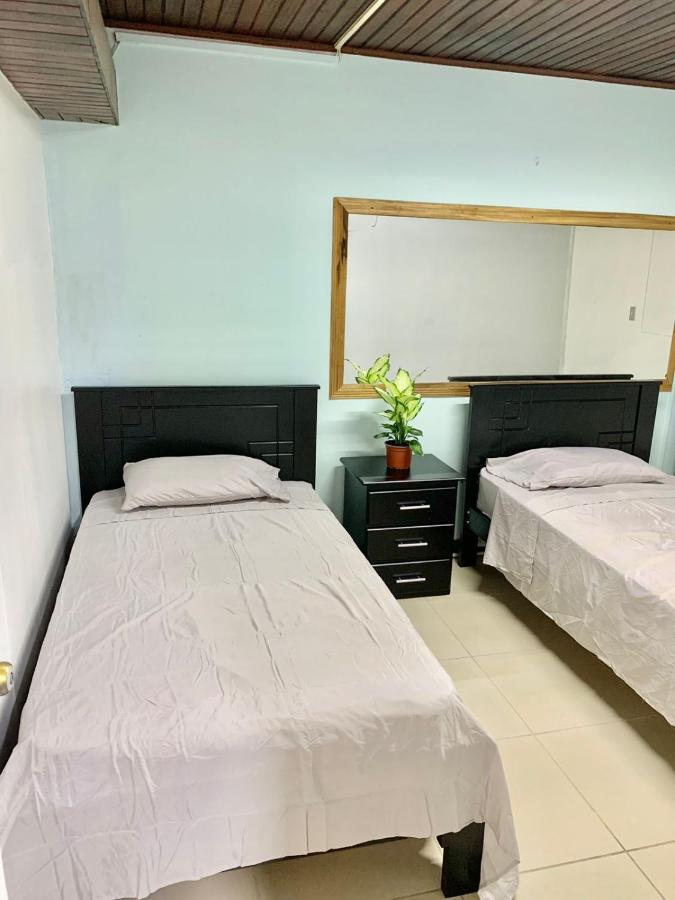 Global House Cr Hostel Backpackers Alajuela Habitacion Compartida 2 Camas Por Habitacion Luaran gambar
