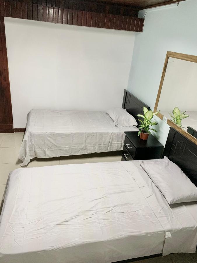 Global House Cr Hostel Backpackers Alajuela Habitacion Compartida 2 Camas Por Habitacion Luaran gambar